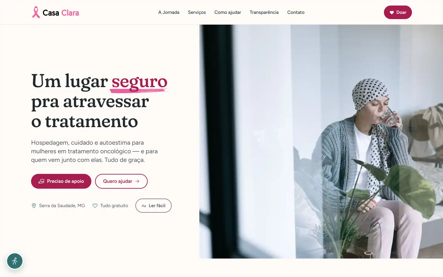 Site modelo Casa Clara visto no computador